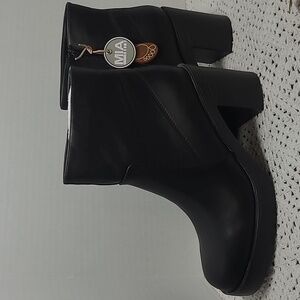 Mia Black Ankle Boots NWT 8.5